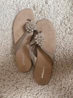 Mooie aerosoles slippers met bloem!, Kleding | Dames, Schoenen, Slippers, Overige kleuren, Ophalen of Verzenden, Zo goed als nieuw