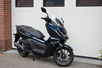Kymco Skytown 50I Nieuw 3 jaar garantie grote tourscooter beschikbaar voor biedingen