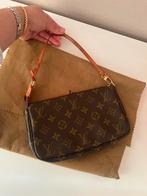 Louis Vuitton Pochette accessoires in monogram, Ophalen of Verzenden, Zo goed als nieuw, Bruin