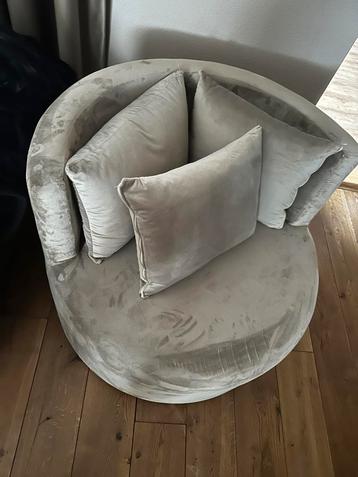Loveseat beschikbaar voor biedingen