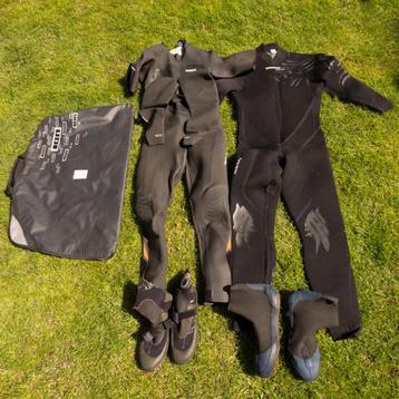 2 surfpakken + laarzen beschikbaar voor biedingen