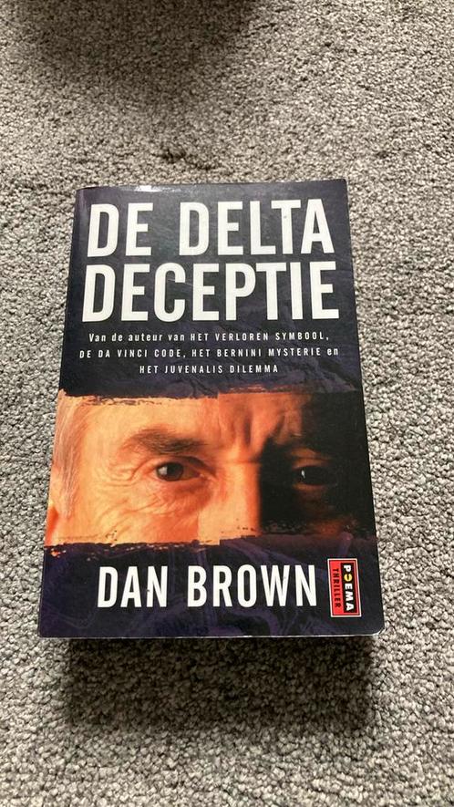 Dan Brown - De Delta deceptie, Boeken, Thrillers, Zo goed als nieuw, Nederland, Ophalen of Verzenden