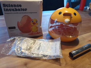 Broedmachine mini in kipvorm NIEUW! beschikbaar voor biedingen