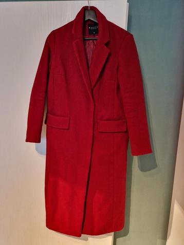 Dames mantel beschikbaar voor biedingen