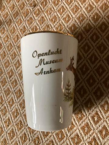 Vintage beker Openlucht Museum Arnhem beschikbaar voor biedingen