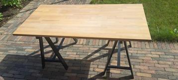 Bureau IKEA, eikenhout tafelblad op schragen beschikbaar voor biedingen