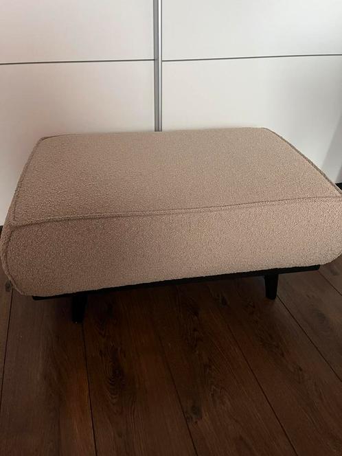Be pure home statement hocker voetenbank boucle beige, Huis en Inrichting, Banken | Voetenbanken en Poefen, Zo goed als nieuw