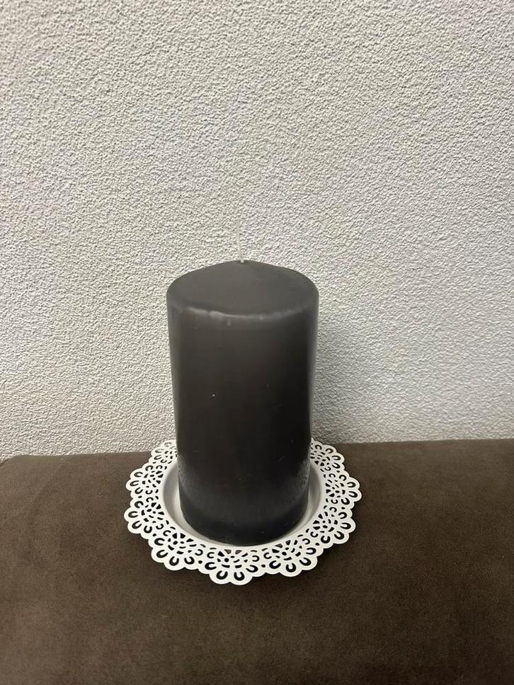 Ikea kaarsenhouder/ plateau met grote kaars, Huis en Inrichting, Woonaccessoires | Kandelaars en Kaarsen, Nieuw, Kaars, Minder dan 25 cm