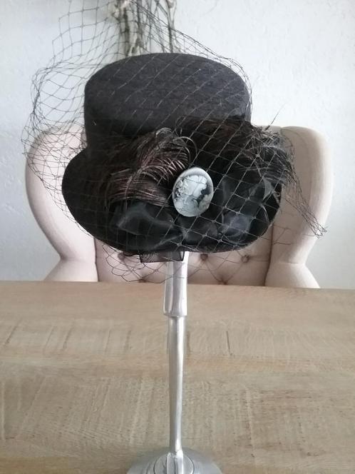 ANTIEK POPPEN HOEDJE MET VOILE...., Antiek en Kunst, Antiek | Speelgoed, Ophalen of Verzenden