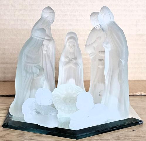 Glazen kerstgroep 8 kerstfiguren van gesatineerd glas, Diversen, Kerst, Zo goed als nieuw, Ophalen of Verzenden