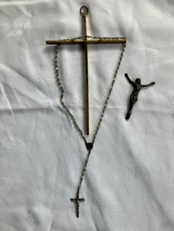 Kruis met rozenkrans beschikbaar voor biedingen