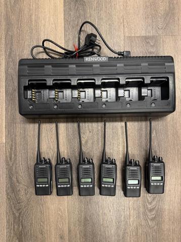 Set van 6x Kenwood NX-320E2 UHF portofoons + 6-voudige multi beschikbaar voor biedingen