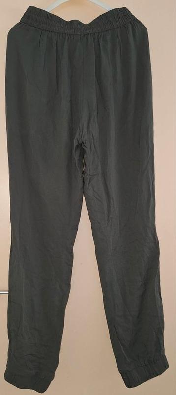 Broek beschikbaar voor biedingen