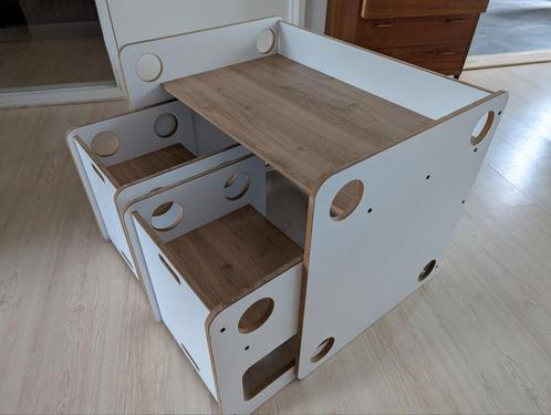 Montessori kinderbureau met twee stoeltjes, Huis en Inrichting, Bureaus, Zo goed als nieuw, Ophalen