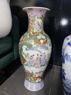 Grote Chinese Famille Verte vaas – draak & hofscène, Antiek en Kunst, Ophalen