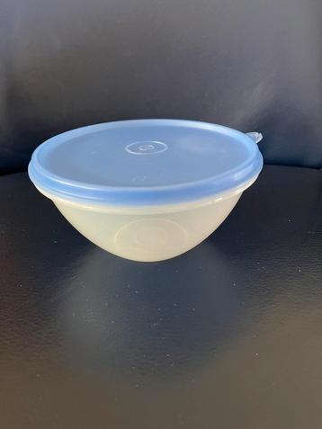 Tupperware wonderkom beschikbaar voor biedingen
