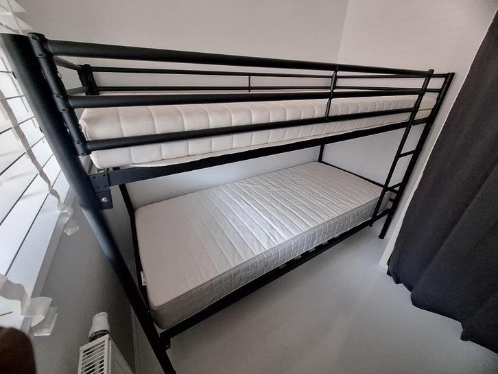 Stapelbed BRAM + 2x IKEA Matrassen + 4x Matrasbeschermers, Huis en Inrichting, Slaapkamer | Stapelbedden en Hoogslapers, Zo goed als nieuw