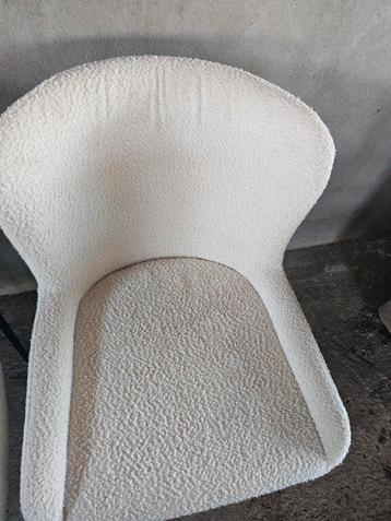 8 eetkamerstoelen 1 defect .  beschikbaar voor biedingen