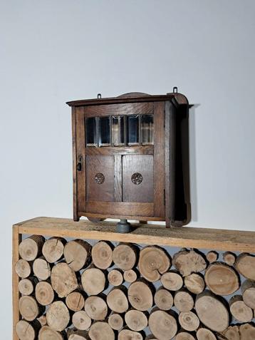 Vintage art-deco jaren '20 kastje. beschikbaar voor biedingen