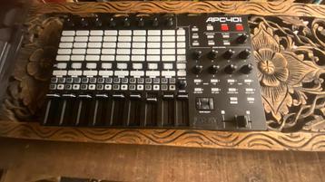 Akai APC-40MK2 (incl Decksaver) beschikbaar voor biedingen