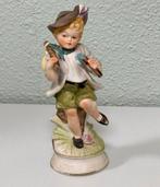 Capodimonte bisque porselein beeld beeldje meisje hiking, Ophalen of Verzenden, Zo goed als nieuw, Mens