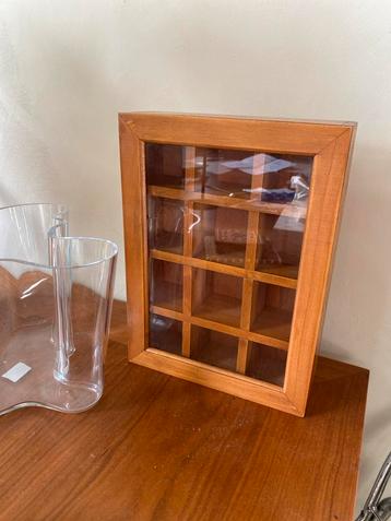 Vintage Snuisterijendisplaykastje klein beschikbaar voor biedingen