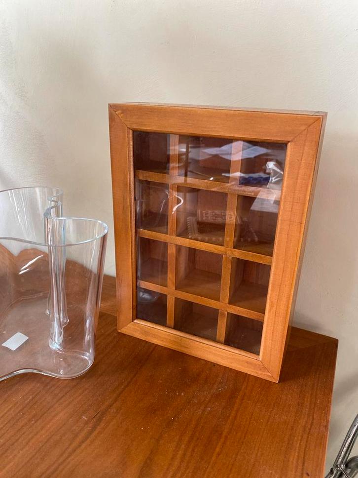 Vintage Snuisterijendisplaykastje klein, Huis en Inrichting, Kasten | Vitrinekasten, Gebruikt, Minder dan 100 cm, Minder dan 50 cm