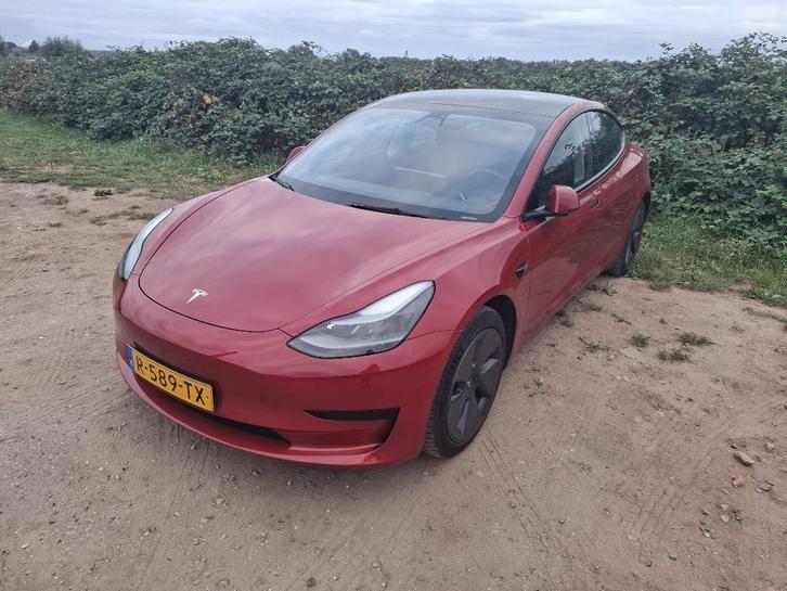 Tesla Model 3 2021 Rood RWD 60 kWh *LFP ACCU*, Auto's, Tesla, Particulier, Model 3, ABS, Achteruitrijcamera, Adaptieve lichten