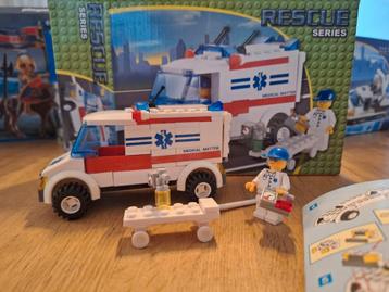 Lego Ambulance - mits 1 antenne op het dak beschikbaar voor biedingen