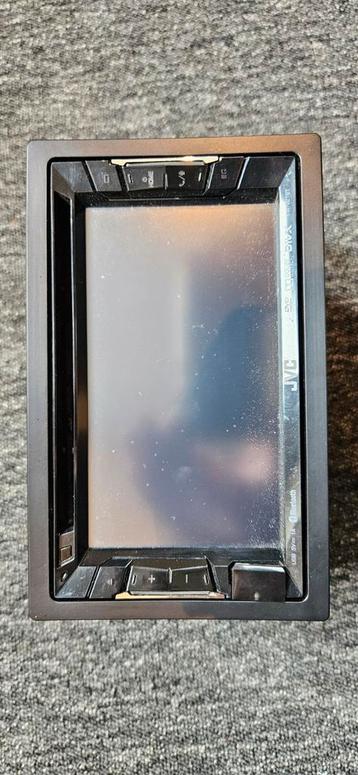 Jvc autoradio met dvd en bluetooth  beschikbaar voor biedingen