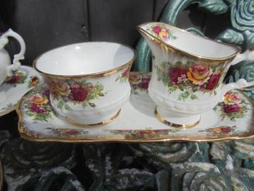 Engels Roomstel met roze, gele en rode rozen (Old Country) beschikbaar voor biedingen