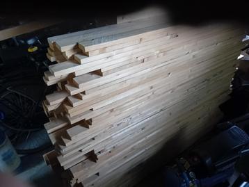 Vuren houten latten, balken, raggels, regels,geschaafd  beschikbaar voor biedingen