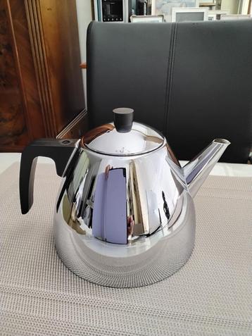 Dubbelwandige RVS theepot van het merk DAALDEROP izgst beschikbaar voor biedingen