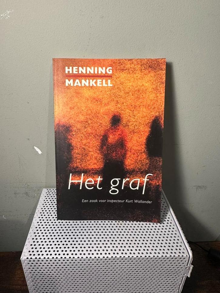 Henning Mankell - Het graf, Boeken, Thrillers, Gelezen, Ophalen of Verzenden