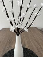 Decoratieve LED Bloesemtakken in Witte Vaas, Huis en Inrichting, Woonaccessoires | Kunstplanten en Kunstbloemen, Ophalen, Zo goed als nieuw