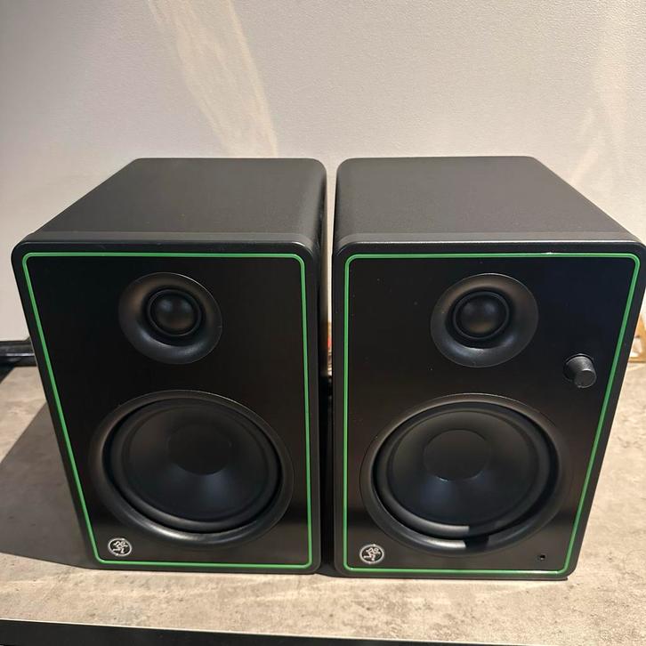 Mackie CR5-X Studio Monitors - Zo goed als nieuw!, Audio, Tv en Foto, Luidsprekers, Zo goed als nieuw, Front, Rear of Stereo speakers