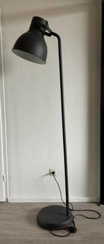 HEKTAR Staande lamp donkergrijs IKEA, Huis en Inrichting, Lampen | Vloerlampen, Ophalen, Zo goed als nieuw, 150 tot 200 cm