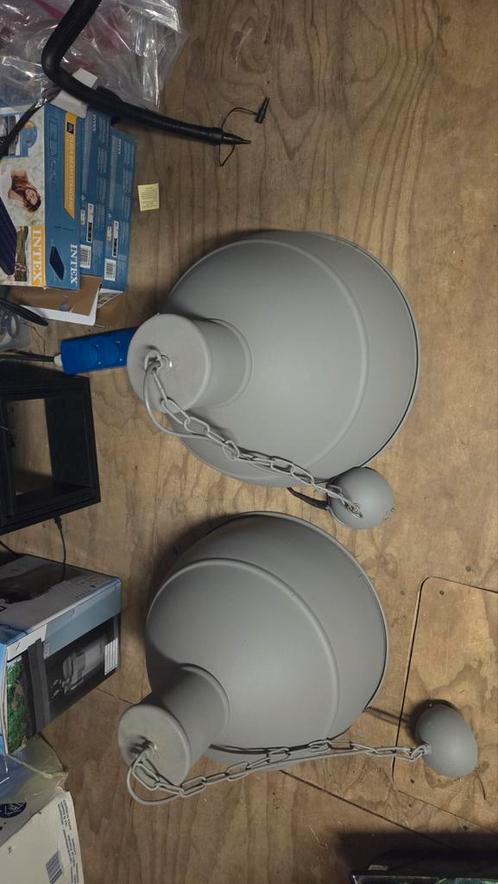 Twee grijze hanglampen, Huis en Inrichting, Lampen | Hanglampen, Zo goed als nieuw, Minder dan 50 cm, Metaal, Ophalen of Verzenden
