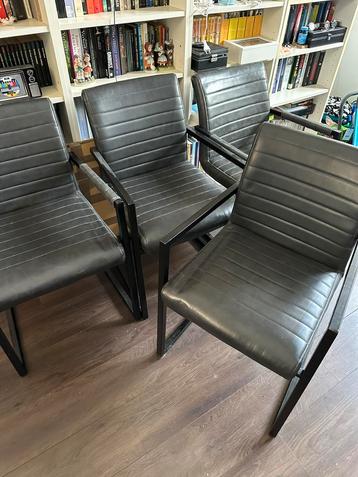 4 antraciet eetkamerstoelen met zwart metalen onderstel beschikbaar voor biedingen