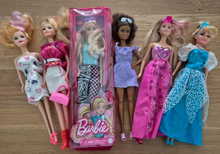 Mattel Barbie Fashionistas set 6 poppen, Kinderen en Baby's, Speelgoed | Poppen, Gebruikt, Barbie, Ophalen of Verzenden