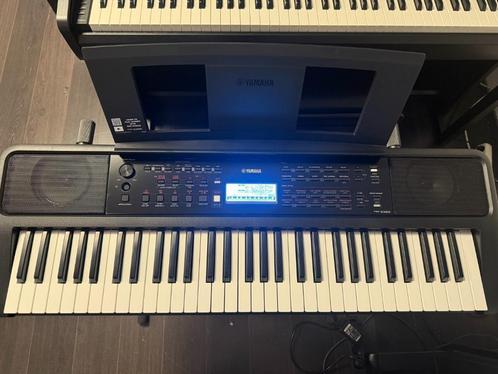 Yamaha PSR-E383 keyboard, Muziek en Instrumenten, Keyboards, Zo goed als nieuw, 61 toetsen, Yamaha, Aanslaggevoelig, Midi-aansluiting