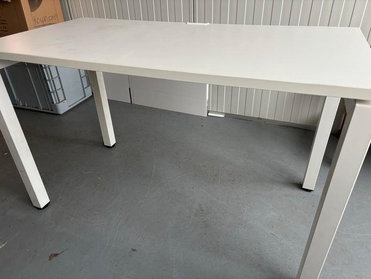 Wit Bureau - Eenvoudig en Functioneel, Huis en Inrichting, Bureaus, Gebruikt, Bureau, Ophalen