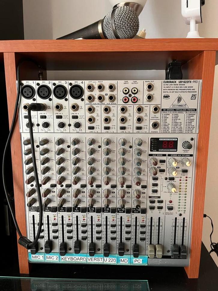 Behringer Eurorack UB1622FX-PRO Mixer, Audio, Tv en Foto, Audiokabels en Televisiekabels, Gebruikt, Overige kabels, Minder dan 2 meter