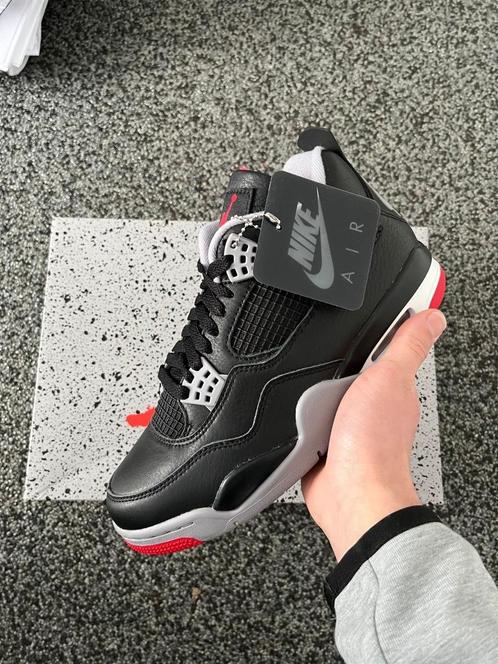 Air Jordan 4 Retro 'Bred Reimagined' - Maat 40,5, Kleding | Heren, Schoenen, Nieuw, Sneakers of Gympen, Zwart, Ophalen of Verzenden