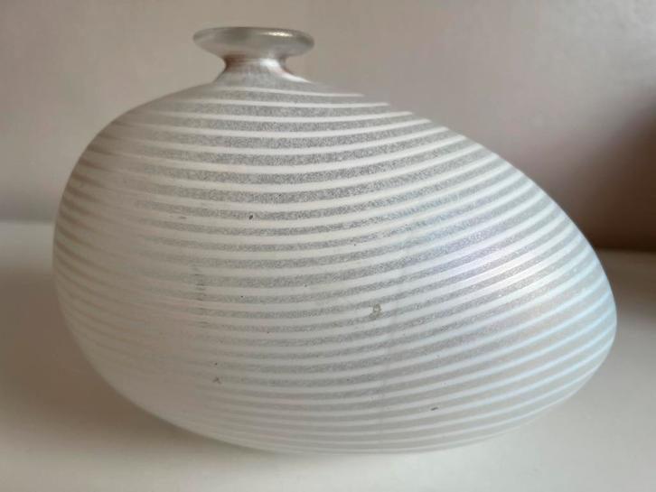 Vintage Kosta Boda ‘Aphrodite’ Asymetrische Vaas B. Vallien, Antiek en Kunst, Kunst | Designobjecten, Ophalen of Verzenden