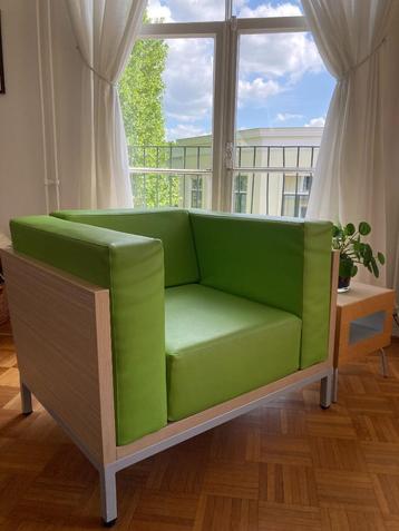 Vintage design-zetel in appel-groen, met diverse toebehoren beschikbaar voor biedingen
