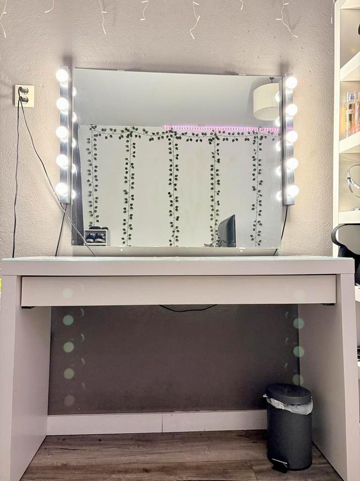 IKEA MALM make-uptafel met MUSIK lampen & spiegel, Huis en Inrichting, Kasten | Overige, Gebruikt, Ophalen
