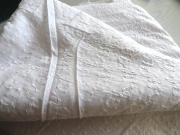 Broderie katoen beschikbaar voor biedingen