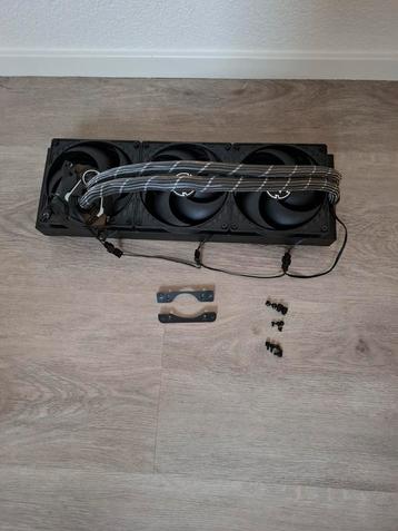 Arctic Liquid Freezer 2 420 beschikbaar voor biedingen