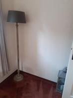 vloerlamp met taupe kleurige kap, Huis en Inrichting, Lampen | Vloerlampen, Ophalen, Zo goed als nieuw, 150 tot 200 cm